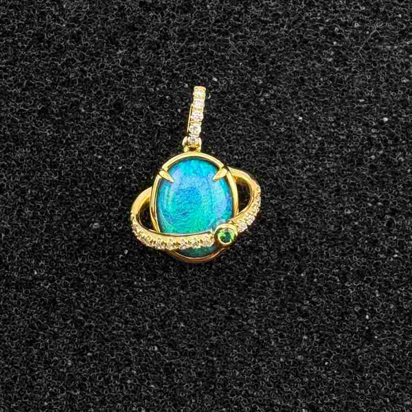 Unique Design Green Colored Quartz Alloy Pendant