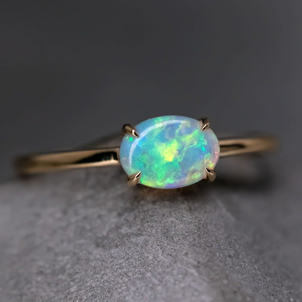 18K Yellow Gold Ring featuring an Oval Shaped Opal