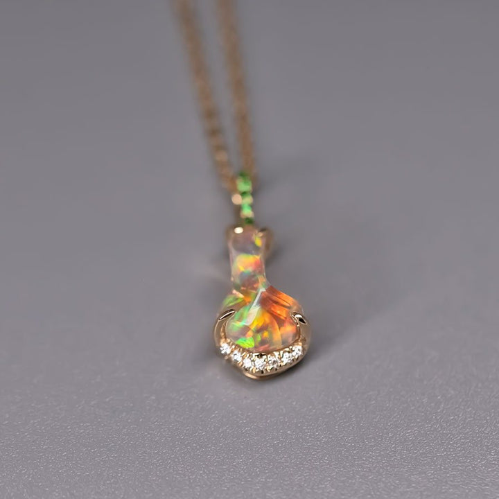 Stunning Necklace with Fire Opal, Diamond