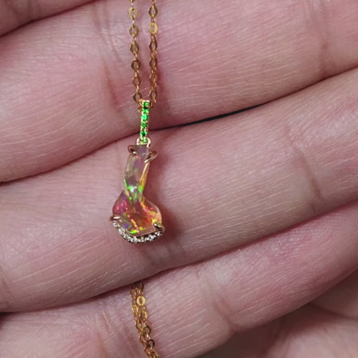 Stunning Necklace with Fire Opal, Diamond